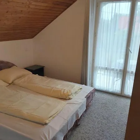 아파트 Hullam 2 *