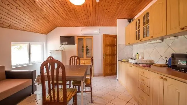 Hullam 2 아파트 *